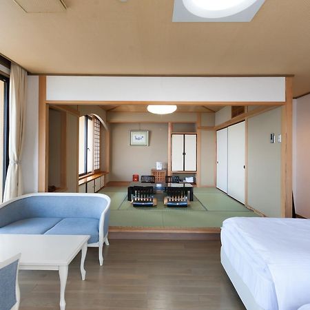 Matsuura Hotel Saiki Bagian luar foto