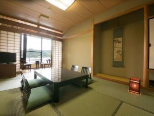 Matsuura Hotel Saiki Ruang foto